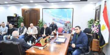 في اجتماع بمقر جهاز القرى السياحية: وزير الإسكان يتابع موقف تنفيذ المشروعات التنموية فى «سملا وعلم الروم» ومدينة رأس الحكمة الجديدة