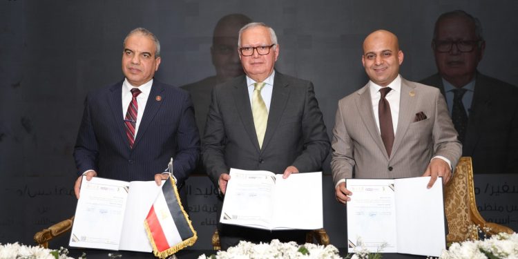 «العرابي» و «البارودي» يوقعان برتوكول تعاون لدعم الإسكان التعاوني والتنمية العمرانية في أفريقيا وآسيا