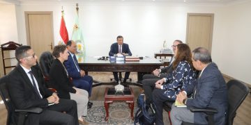 وزير الزراعة يبحث مع وفد دنماركي سبل التعاون وتعزيز الاستثمارات في الإنتاج الحيواني والطب البيطري
