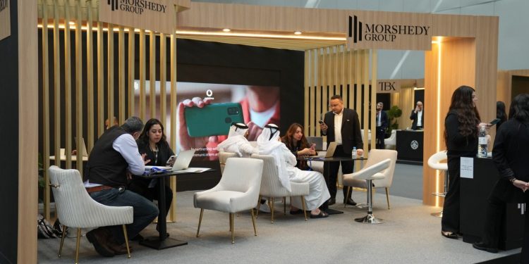 قبل ساعة من الإفتتاح .. اقبال كبير على معرض عقارات النيل بالدوحة