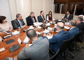 وزير الصناعة يبحث مع شركة نيسان للسيارات خطط الشركة للتوسع بالسوق المصري والتصدير للأسواق الإفريقية