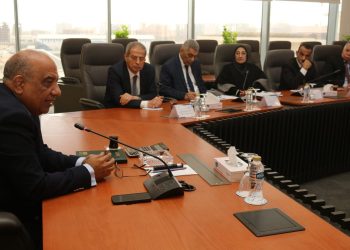 وزير الكهرباء يجتمع برؤساء شركات إنتاج الكهرباء لمتابعة أنماط التشغيل الجديدة وخفض معدلات الاستهلاك الوقود 