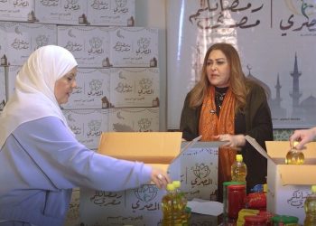 نجوم الفن يشاركون في تعبئة كراتين حملة رمضانكم مصري للعام الخامس عي التوالي لتوزيعها على المستحقين