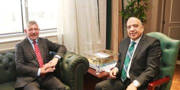 وزير الكهرباء يستقبل سفير الدانمارك بالقاهرة لبحث سبل دعم وتعزيز التعاون والفرص الاستثمارية فى مجالات الطاقات المتجددة