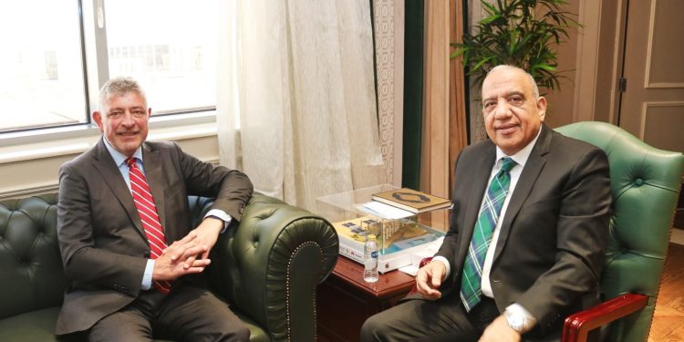 وزير الكهرباء يستقبل سفير الدانمارك بالقاهرة لبحث سبل دعم وتعزيز التعاون والفرص الاستثمارية فى مجالات الطاقات المتجددة
