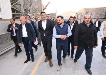 وزير الصناعة ومحافظ القاهرة يتفقدان 5 مصانع متخصصة في تصنيع منتجات الرخام والجرانيت بمنطقة شرق الثعبان