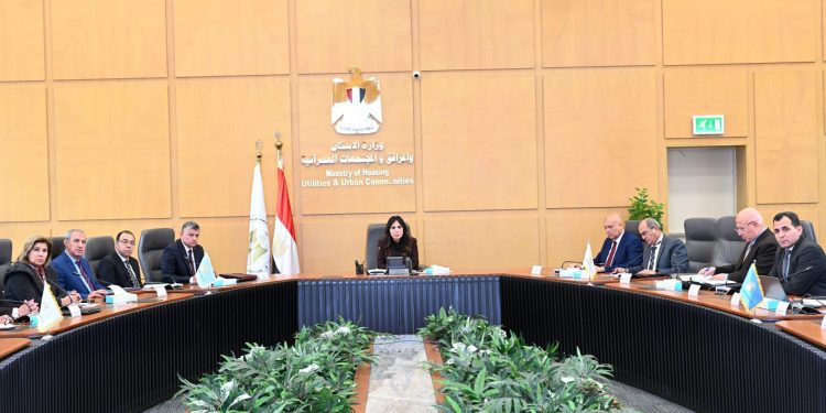 وزيرة الإسكان تعقد اجتماعًأ موسعًا لمتابعة موقف تنفيذ مشروعات المبادرة الرئاسية حياة كريمة