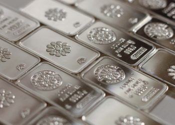 «مركز الملاذ الآمن»:الفضة تسجل ثاني أكبر خسارة أسبوعية وسط ضغوط السياسة النقدية