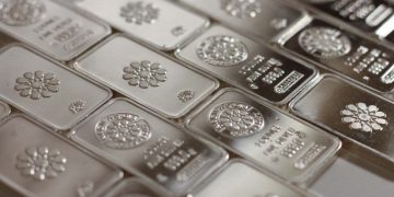 «مركز الملاذ الآمن»:الفضة تسجل ثاني أكبر خسارة أسبوعية وسط ضغوط السياسة النقدية