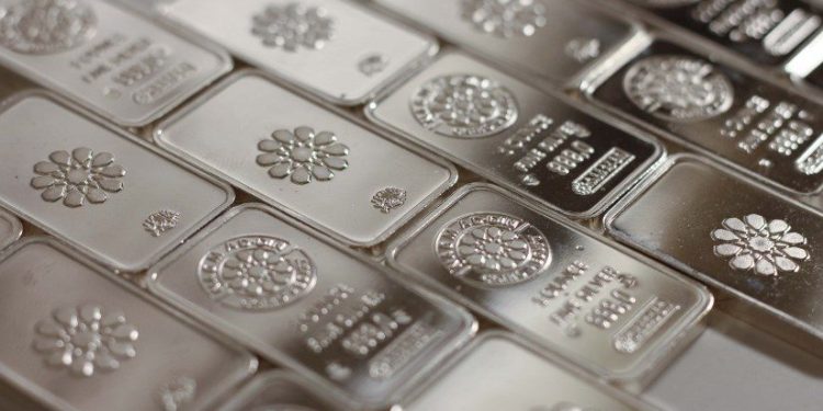 «مركز الملاذ الآمن»:الفضة تسجل ثاني أكبر خسارة أسبوعية وسط ضغوط السياسة النقدية