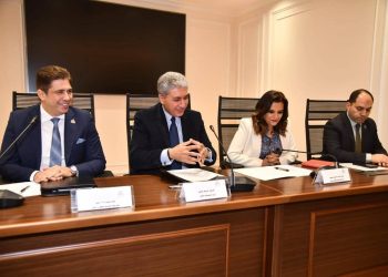 وزير السياحة والآثار يشارك في اجتماع لجنة السياحة والطيران بمجلس النواب