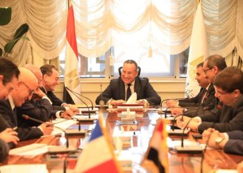 وزير التعليم العالي والسفير الفرنسي يبحثان تطورات إنشاء الحرم الجامعي الجديد للجامعة الفرنسية في مصر