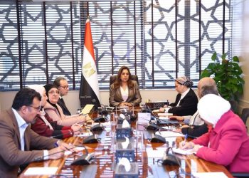 وزيرة التنمية المحلية والبيئة تبحث تطوير ورقمنة منظومة خدمة شكاوى المواطنين والمستثمرين ومتابعة مستجدات رقمنة منظومة تقييم الأثر البيئي