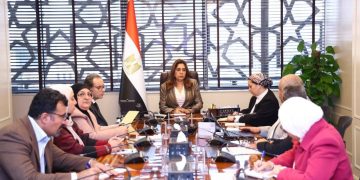 وزيرة التنمية المحلية والبيئة تبحث تطوير ورقمنة منظومة خدمة شكاوى المواطنين والمستثمرين ومتابعة مستجدات رقمنة منظومة تقييم الأثر البيئي