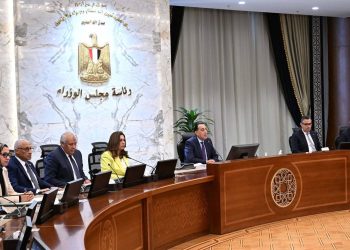 مدبولي مخاطباً المحافظين: دوركم الرئيس في هذه المرحلة تكثيف جهود المُتابعة الميدانية للأسواق والمنافذ التجارية