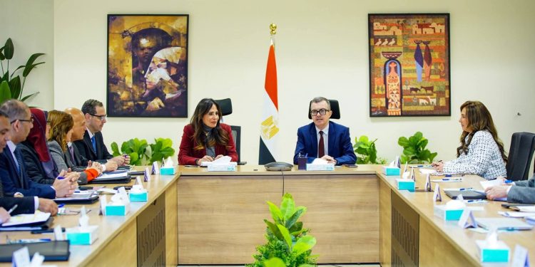 وزيرا التخطيط والإسكان يناقشان الخطة الاستثمارية حتى 2030 لتعزيز التنمية العمرانية وتحسين جودة الحياة