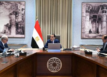 رئيس الوزراء يستعرض تقديرات الاستثمارات الحكومية المستهدفة ضمن خطة التنمية الاقتصادية والاجتماعية للعام المالي 2027/2026