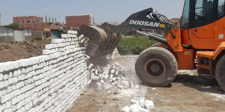 وزيرة التنمية المحلية: التصدي لمخالفات بناء وتعديات على الأراضي الزراعية بالمحافظات واتخاذ الإجراءات القانونية تجاه المخالفين