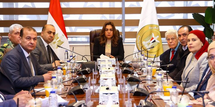 وزيرة التنمية المحلية: توجه بدراسة مد مدة التراخيص الخاصة بمزاولة أنشطة إدارة المخلفات غير الخطرة لفترة أطول