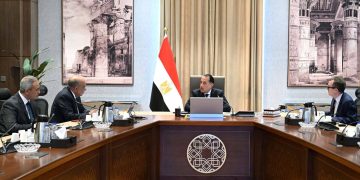 رئيس الوزراء يستعرض خطة إضافة مشروعات طاقة جديدة ومتجددة على الشبكة القومية