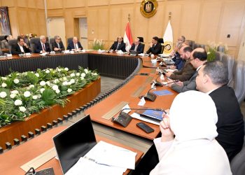 وزراء الاستثمار والصناعة والعمل يلتقون اعضاء المجلس التصديري للملابس الجاهزة بمشاركة ٦ جهات حكومية لتعزيز تنافسية القطاع وزيادة الصادرات