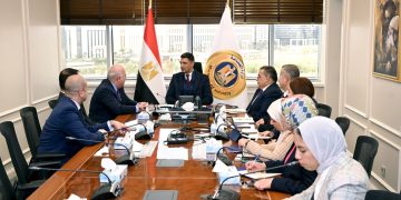 وزير الصناعة يبحث مع شركة بولاريس للتطوير الصناعي خطط التوسع بالمناطق الصناعية وجذب استثمارات جديدة