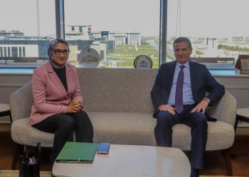 وزير الزراعة يبحث مع محافظ الوادي الجديد سبل تعزيز التنمية الزراعية الشاملة والتوسع في زراعة المحاصيل الاستراتيجية بالمحافظة