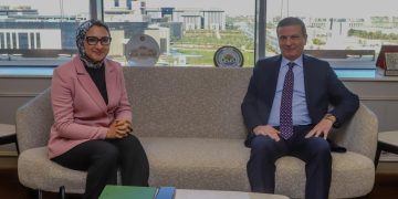 وزير الزراعة يبحث مع محافظ الوادي الجديد سبل تعزيز التنمية الزراعية الشاملة والتوسع في زراعة المحاصيل الاستراتيجية بالمحافظة