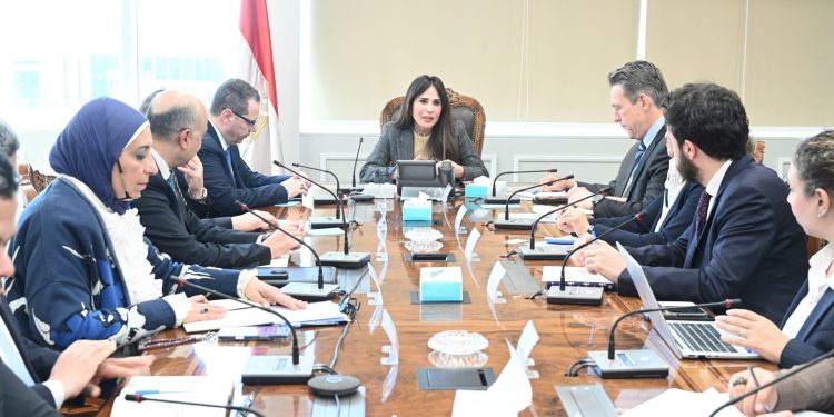 وزيرة الإسكان تبحث مع المدير الإقليمي لمنطقة جنوب وشرق المتوسط بالبنك الأوروبي لإعادة الإعمار والتنمية تعزيز أوجه التعاون المشترك