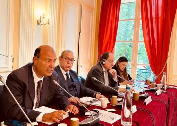 «الغرف العربية» تحذر من تداعيات إغلاق مضيق هرمز على الاقتصاد العالمي