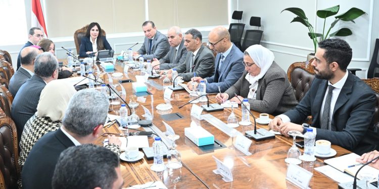 تنفيذًا لتوجيهات القيادة السياسية: وزيرة الإسكان تبحث إجراءات وآليات طرح وحدات سكنية بنظام الإيجار