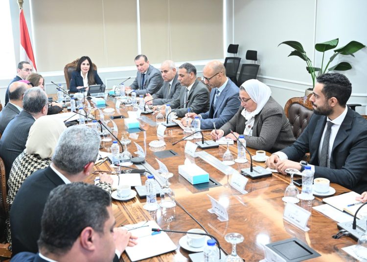 تنفيذًا لتوجيهات القيادة السياسية: وزيرة الإسكان تبحث إجراءات وآليات طرح وحدات سكنية بنظام الإيجار