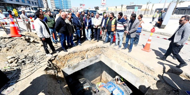 في إطار خطة تطوير ورفع كفاءة شبكات مياه الشرب: وزيرة الإسكان تتابع أعمال ربط خط مياه الشرب الرئيسي بزهراء المعادي