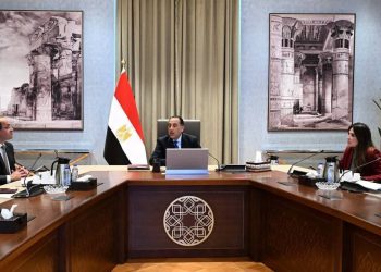 رئيس الوزراء يتابع خطط وإجراءات التوسع في مشروعات تحلية مياه البحر  .. «وزيرة الإسكان» ترشيد استهلاك الطاقة بنسبة 40%