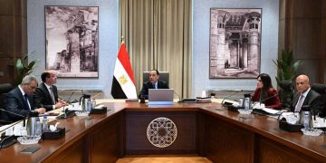 رئيس الوزراء يتابع خطط وإجراءات التوسع في مشروعات تحلية مياه البحر  .. «وزيرة الإسكان» ترشيد استهلاك الطاقة بنسبة 40%