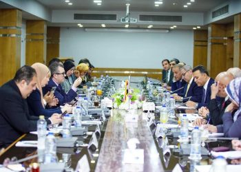 وزير التخطيط يبحث مع مركزي للتعبئة العامة والإحصاء الإستراتيجية المستقبلية للجهاز وإجراءات إعداد التعداد العام للسكان والإسكان والمنشآت 2027