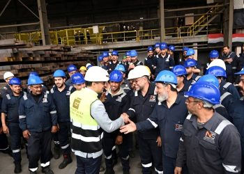 وزير الصناعة يتفقد عدداً من المصانع المتخصصة في الحديد والصلب بمحافظة السويس ويعقد مؤتمراً صحفياً لعرض خطة الوزارة للتغلب على تحديات الصناعة الوطنية