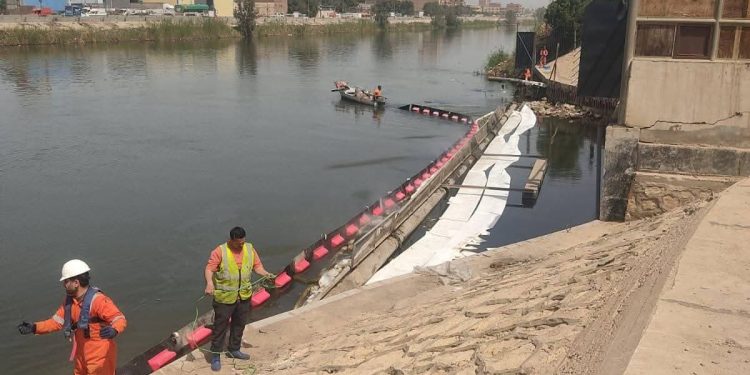 الجهاز التنظيمي والقابضة للمياه: لا تأثير على جودة مياه الشرب نتيجة تسرب بقعة سولار بترعة الإسماعيلية