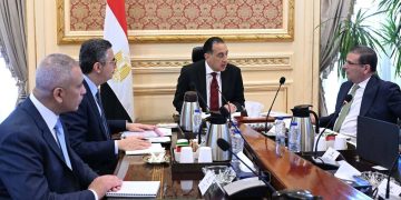 رئيس الوزراء يتابع موقف توافر السلع الاستراتيجية في الأسواق واستعدادات الموسم الحالي لتوريد القمح المحلي