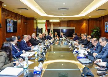 وزير التخطيط يترأس اجتماع مجلس إدارة بنك الاستثمار القومي