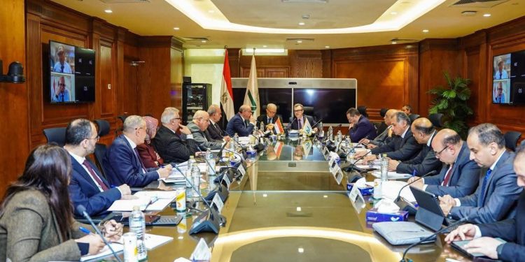 وزير التخطيط يترأس اجتماع مجلس إدارة بنك الاستثمار القومي