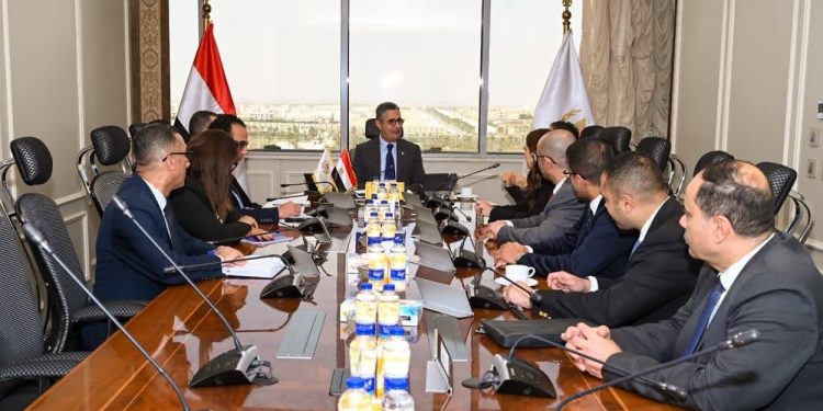 وزير التموين يجتمع مع مسؤولي شركة مايكروسوفت العالمية لبحث سبل تعزيز التحول الرقمي وتطوير منظومة الخدمات التموينية