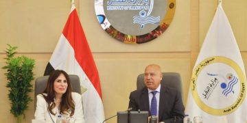 وزيرا النقل والإسكان يناقشان آلية تنظيم النقل في المجتمعات العمرانية الجديدة وربطه بوسائل النقل الجماعي المختلفة