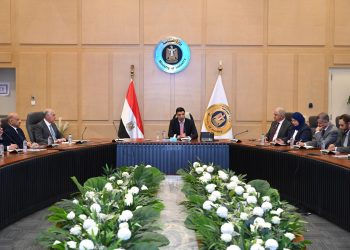 وزير الصناعة يبحث مع اتحاد الصناعات المصرية وجهاز مشروعات الخدمة الوطنية سبل مضاعفة صادرات الرخام والجرانيت خلال الفترة المقبلة