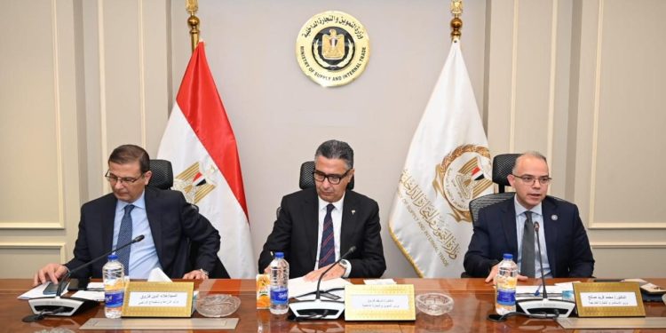 وزراء التموين والزراعة والاستثمار يعقدون اجتماعًا ثلاثيًا لبحث آليات التكامل لتحقيق استقرار الأسواق وتعزيز جهود التنمية الاقتصادية
