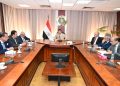 وزير الصناعة يبحث مع اتحاد الصناعات المصرية وممثلي غرفة البترول والتعدين سبل تعظيم الاستفادة من الخامات التعدينية وتعميق الصناعة المحلية