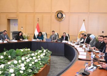 وزراء الصناعة والتنمية المحلية والبيئة والزراعة والتخطيط يبحثون خطة تنفيذ مشروع القرى المنتجة