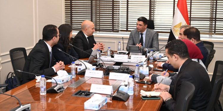 وزير الصناعة يبحث مع شركة لوريال مصر لصناعة مستحضرات التجميل خطتها لتعزيز استثماراتها في مصر