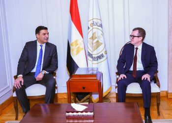 وزيرا التخطيط والصناعة يبحثان تسريع ترفيق المناطق الصناعية بما يسهم في رفع كفاءة الاستثمارات الصناعية