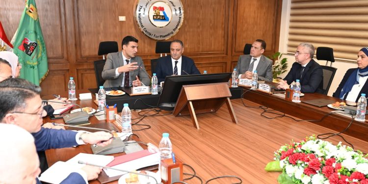 وزير الصناعة يبحث مع الوطني لتخطيط استخدامات أراضي الدولة آليات حوكمة منظومة طرح الأراضي الصناعية وتيسير الإجراءات على المستثمرين الصناعيين